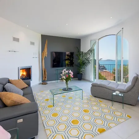Spacious Holiday With Sea-view
