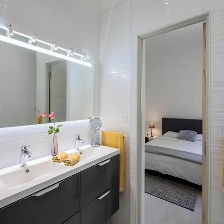 Spacious Holiday With Sea-view
