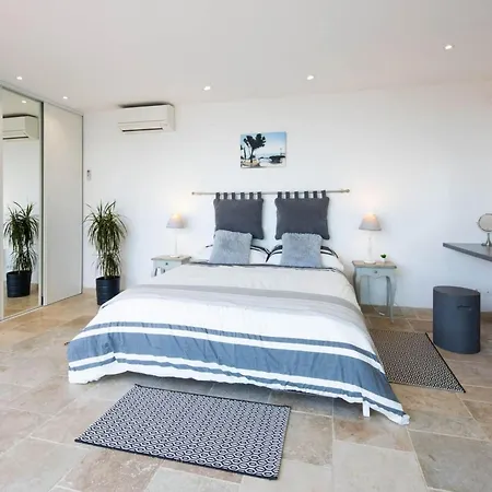 Spacious Holiday With Sea-view